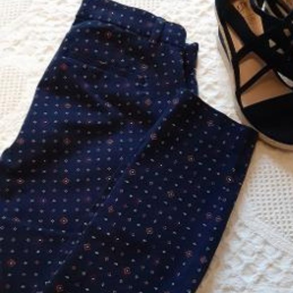 Gap Fashion Capri - Navy, red and white accents - Picture 2 of 8